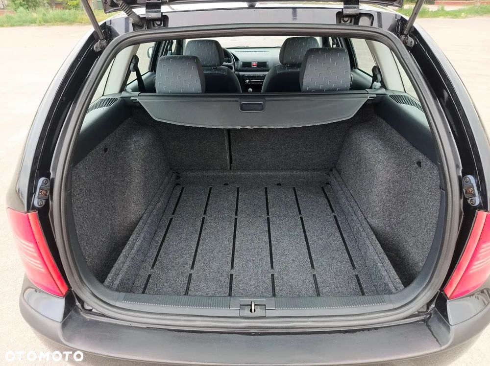 Skoda Octavia 1.6 Combi Ambiente - 24