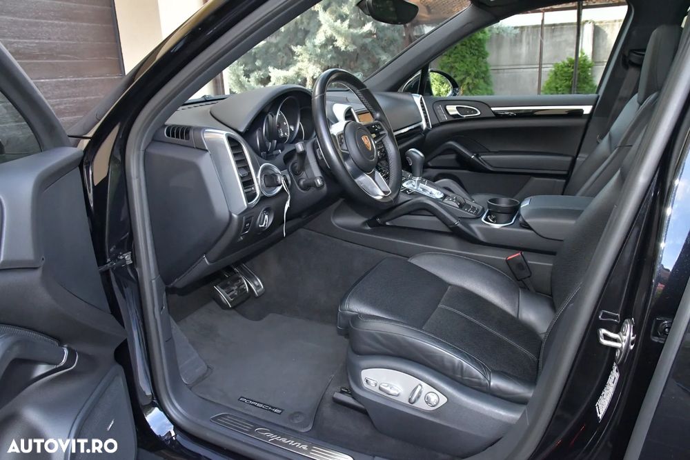 Porsche Cayenne 3.0 L - 28