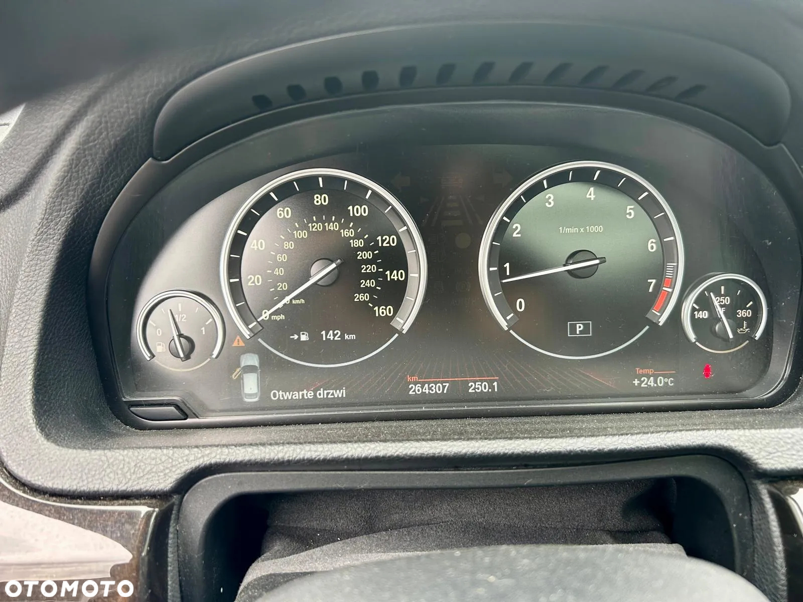 BMW Seria 5 550i - 4