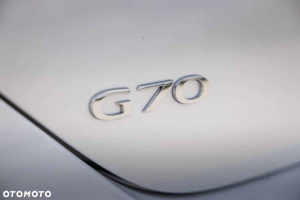 Genesis G70 2.0T Plus AWD 8AT Sport - 16
