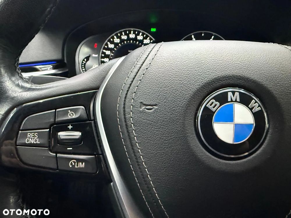 BMW Seria 5 520d Touring Sport Line - 16