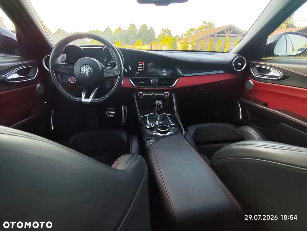 Alfa Romeo Giulia 2.9 V6 Bi-Turbo AT8 Quadrifoglio - 14