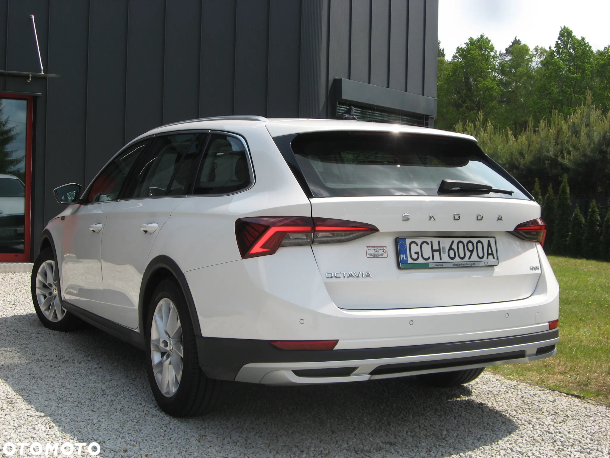 Skoda Octavia 2.0 TDI 4x4 Scout DSG - 4