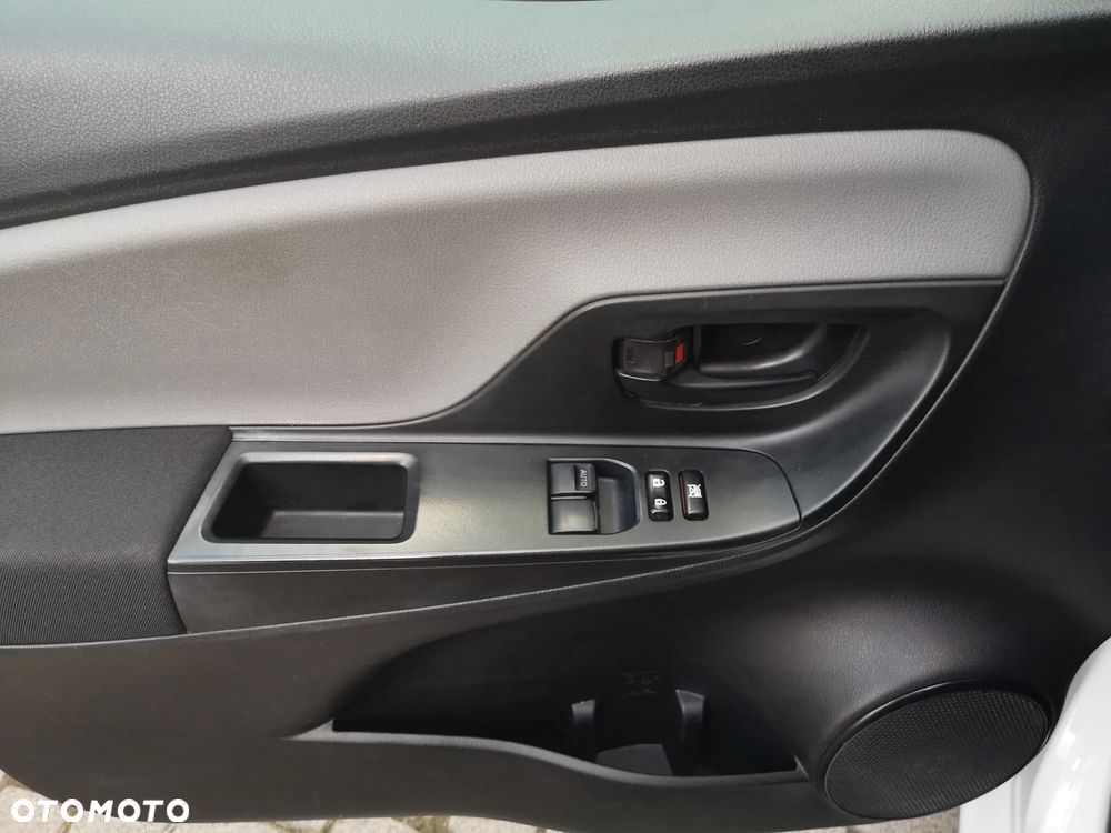 Toyota Yaris Hybrid 100 Sol - 19