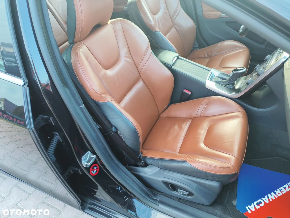 Volvo V60 D6 AWD Plug-in Hybrid R-Design Momentum - 7