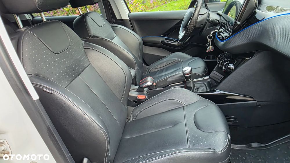 Peugeot 208 - 23