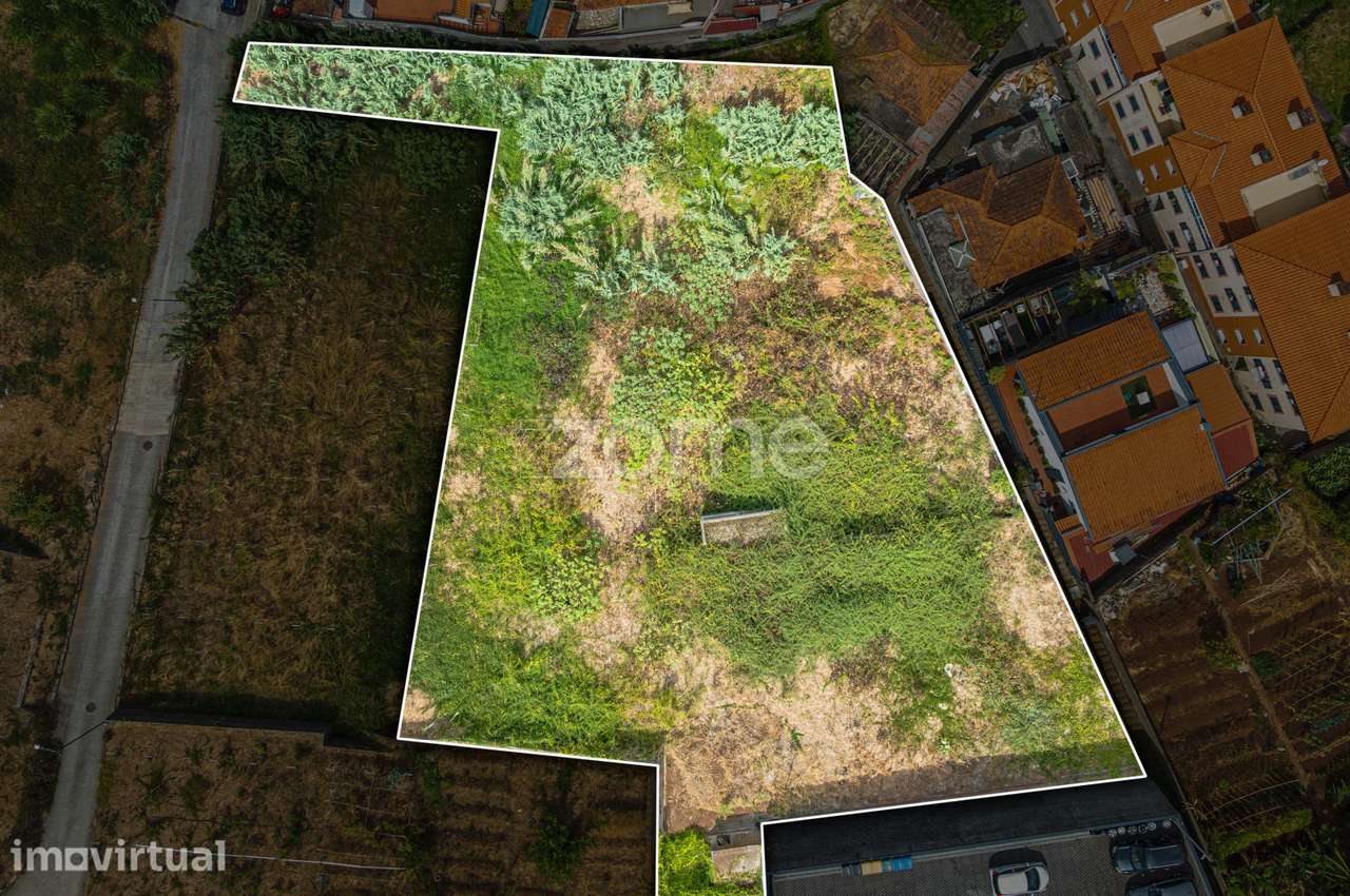 Terreno com Projeto Aprovado para 15 Apartamentos T2 | Santo Antóni...