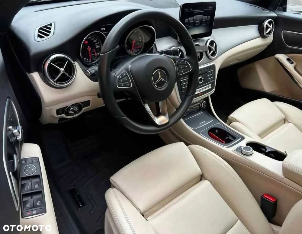 Mercedes-Benz CLA 250 4Matic 7G-DCT AMG Line - 6