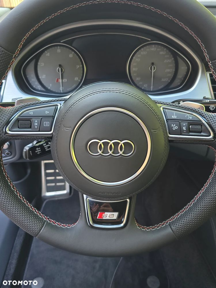 Audi S8 - 29