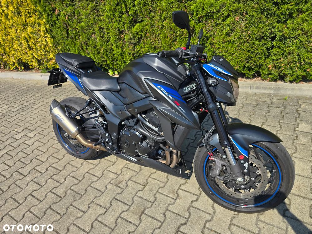 Suzuki GSX - 16