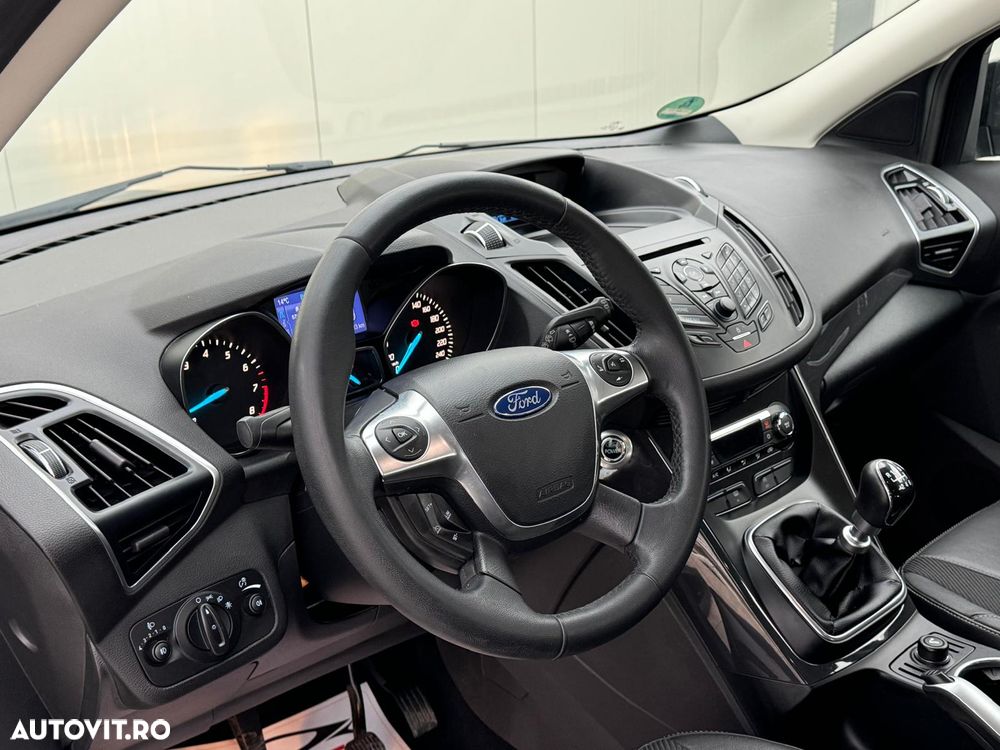 Ford Kuga 1.6 EcoBoost 2x4 Titanium - 10