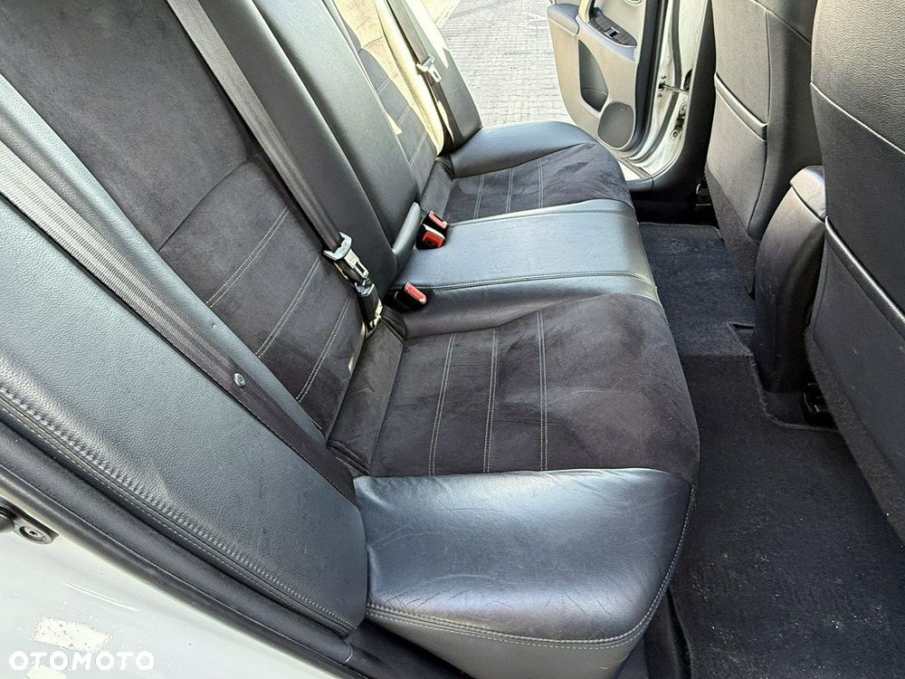Toyota Avensis 2.0 Premium MS - 23