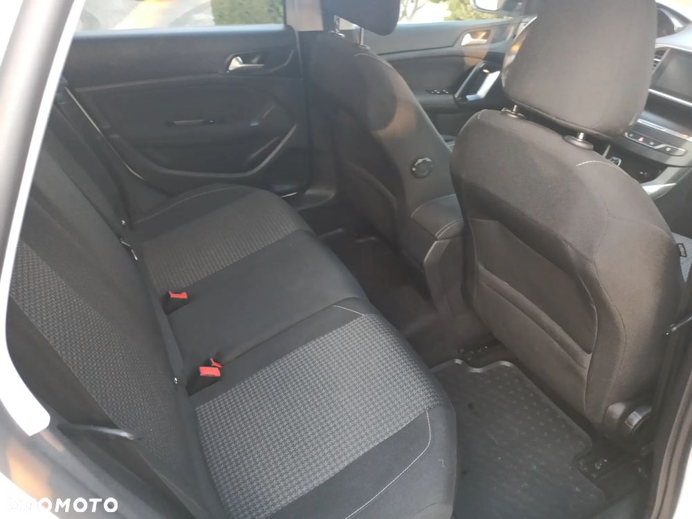 Peugeot 308 1.5 BlueHDi Active S&S EAT8 - 10