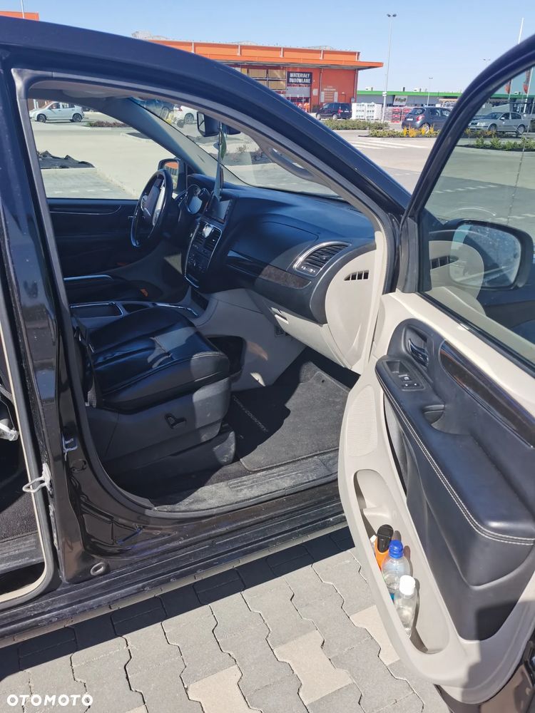 Chrysler Town & Country 3.6 Limited - 11