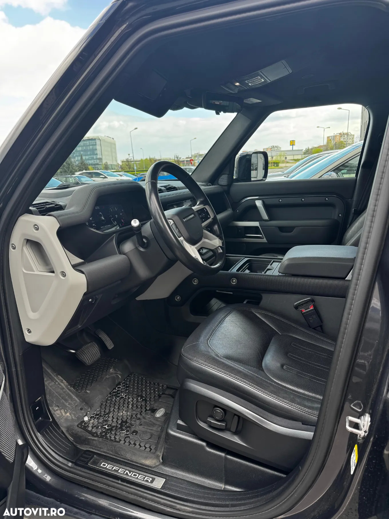 Land Rover Defender - 8