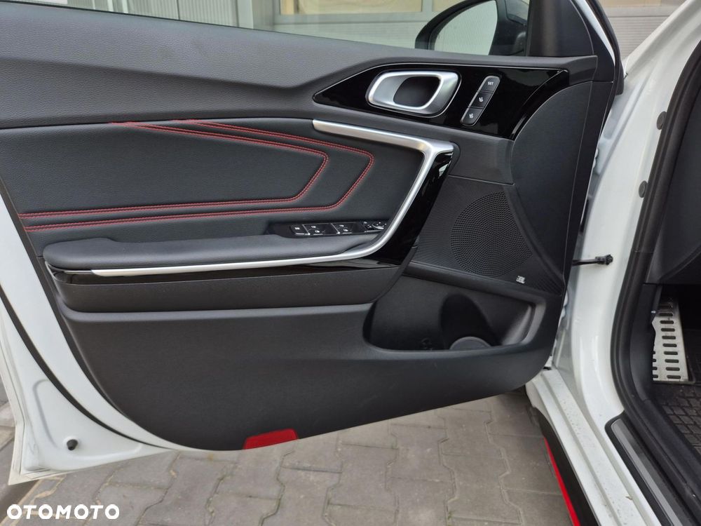 Kia ProCeed 1.6 T-GDI GT DCT - 11