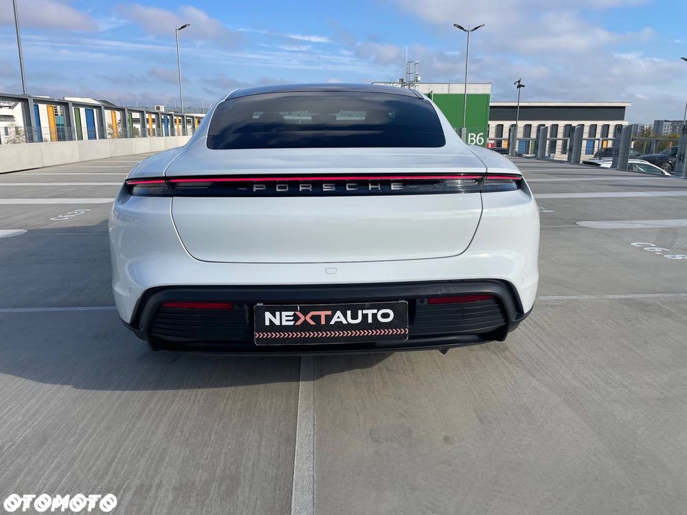 Porsche Taycan Performance Plus - 7