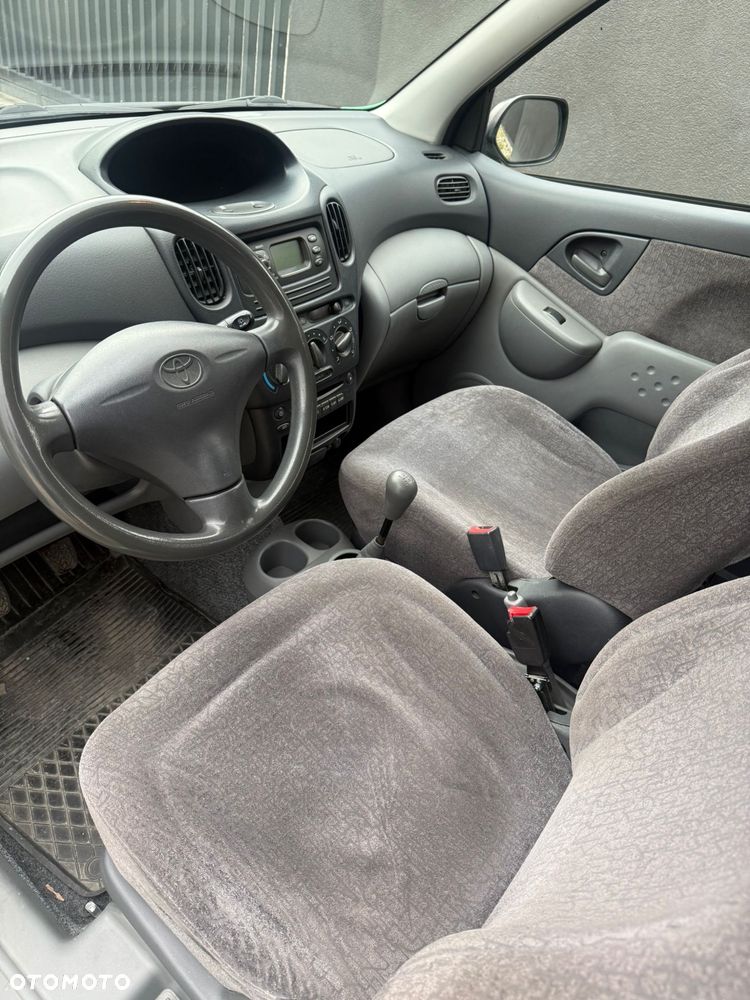 Toyota Yaris Verso - 6