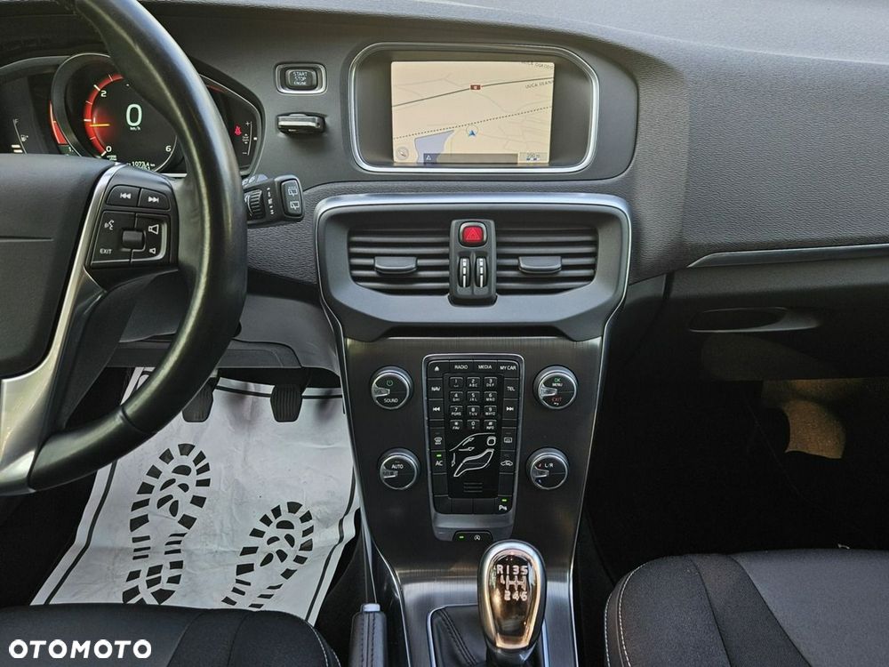 Volvo V40 D2 Momentum - 16