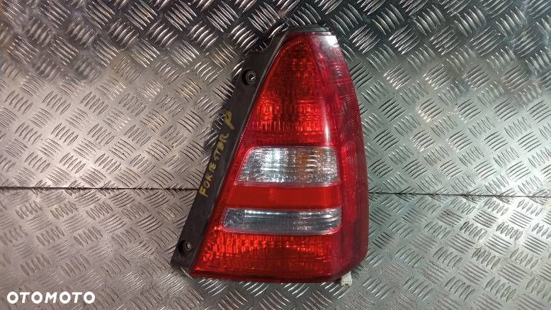 LAMPA PRAWA TYLNA SUBARU FORESTER - 1