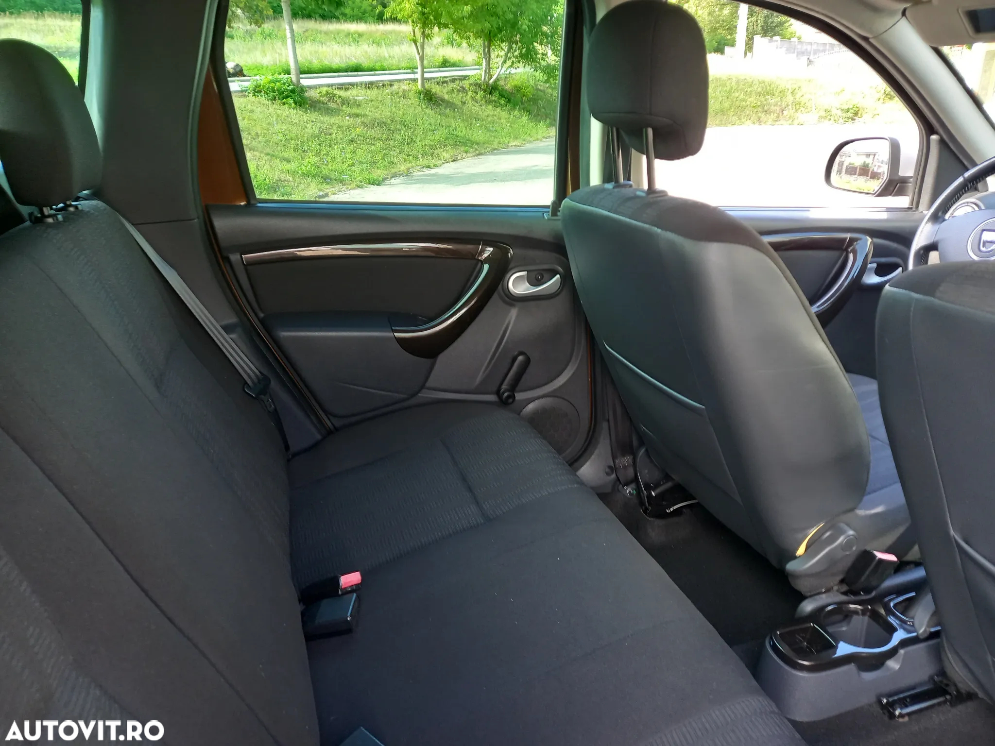 Dacia Duster 1.6 4x2 Prestige - 8