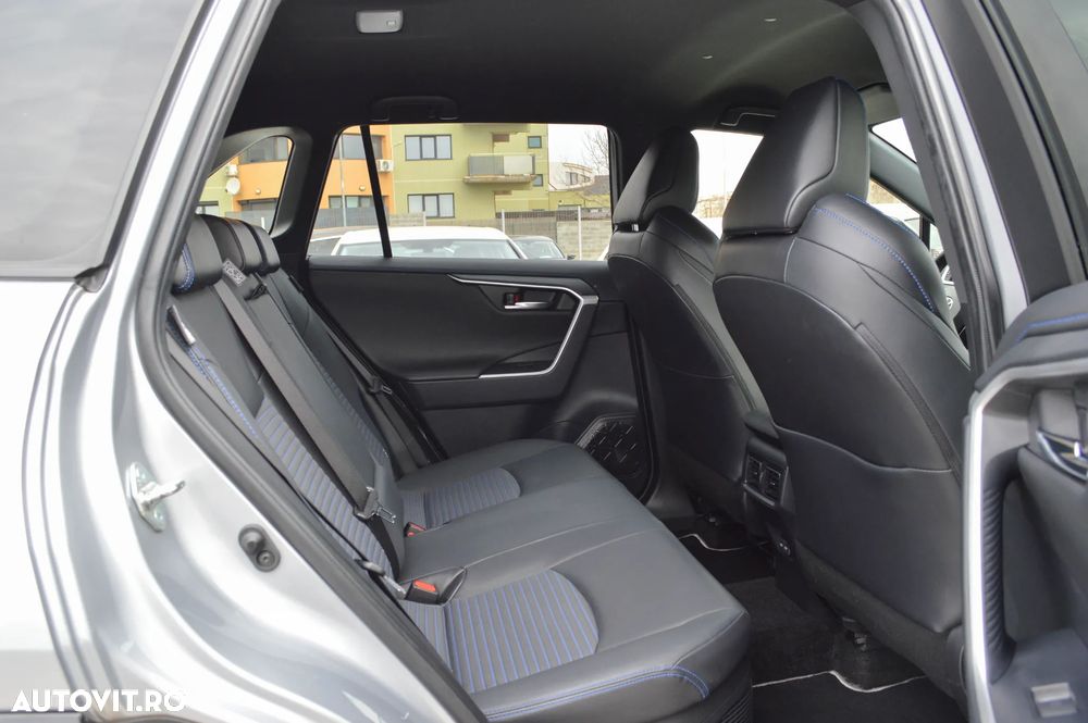 Toyota RAV4 2.5 4x4 Team Deutschland - 34