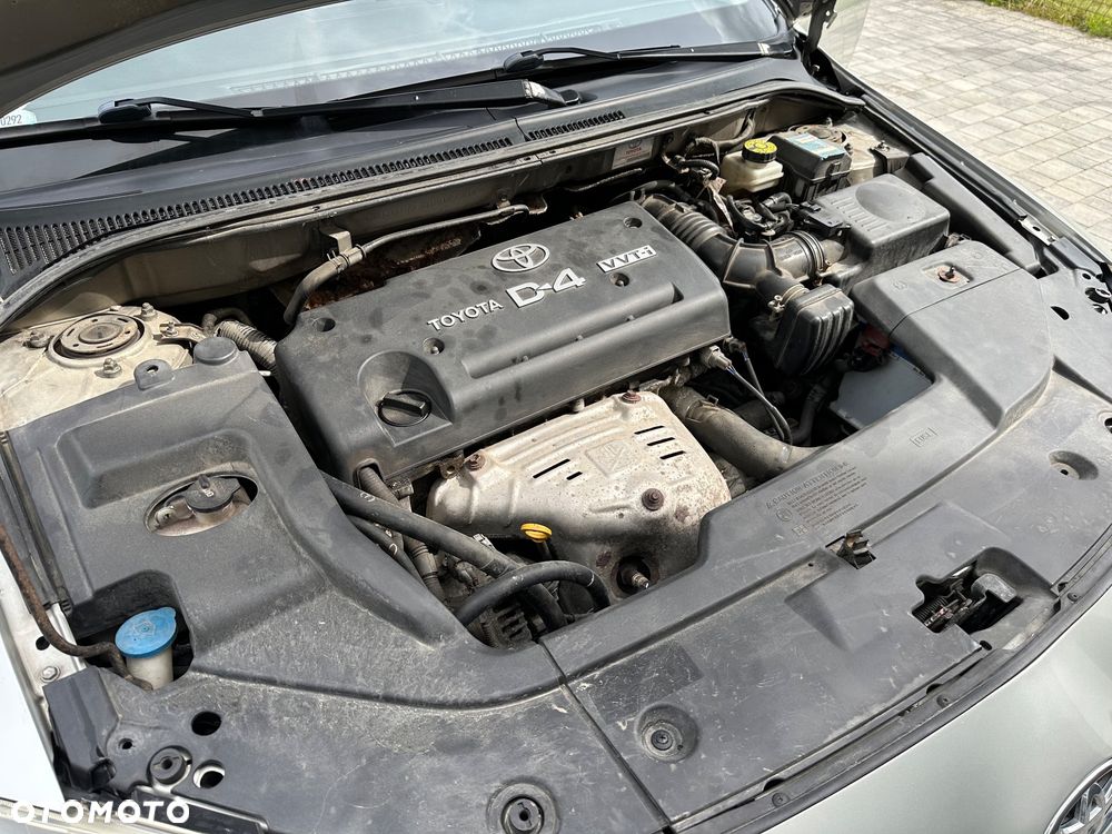 Toyota Avensis - 18