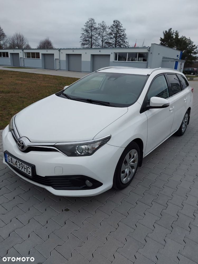 Toyota Auris 1.6 D-4D Premium - 1