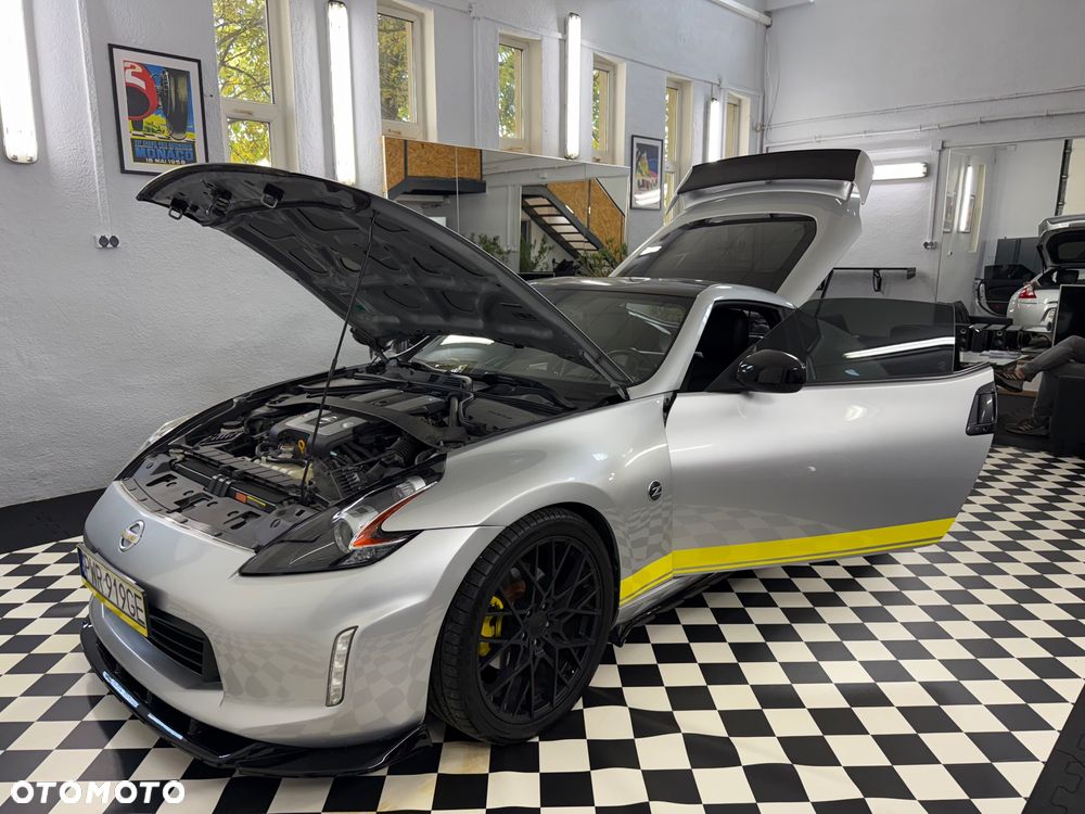 Nissan 370 Z - 32