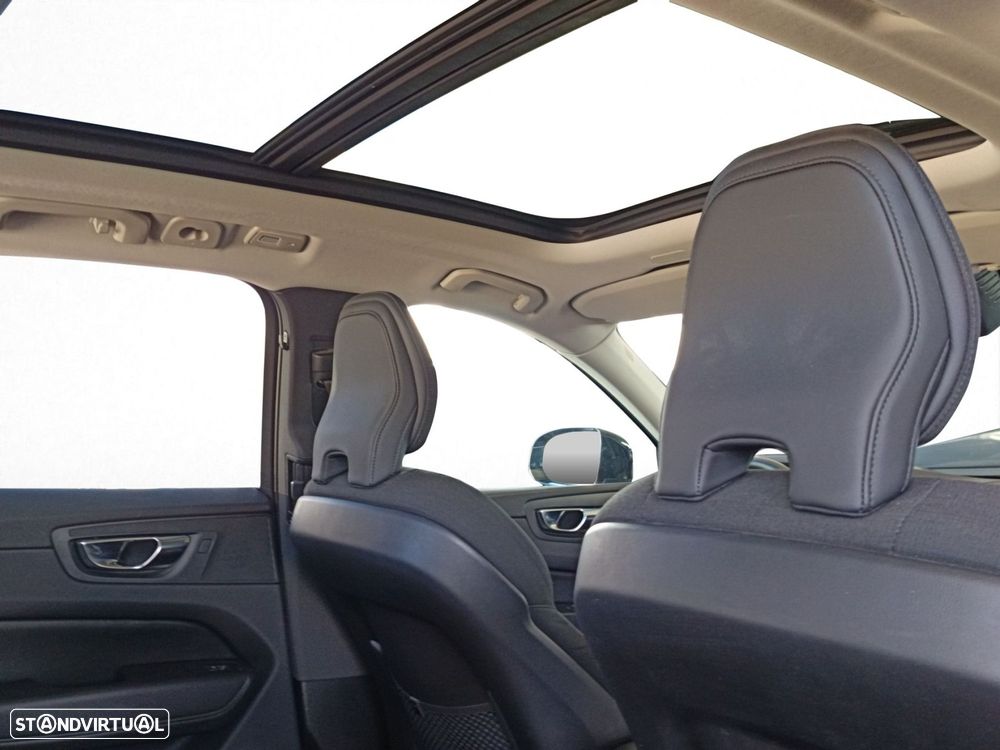 Volvo XC 60 2.0 B4 Momentum Plus Geartronic - 30