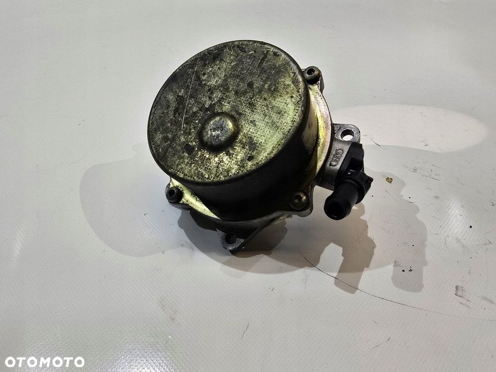 pompa vacum wacum audi a6 c5 2.5 tdi 99r 057145100c - 2