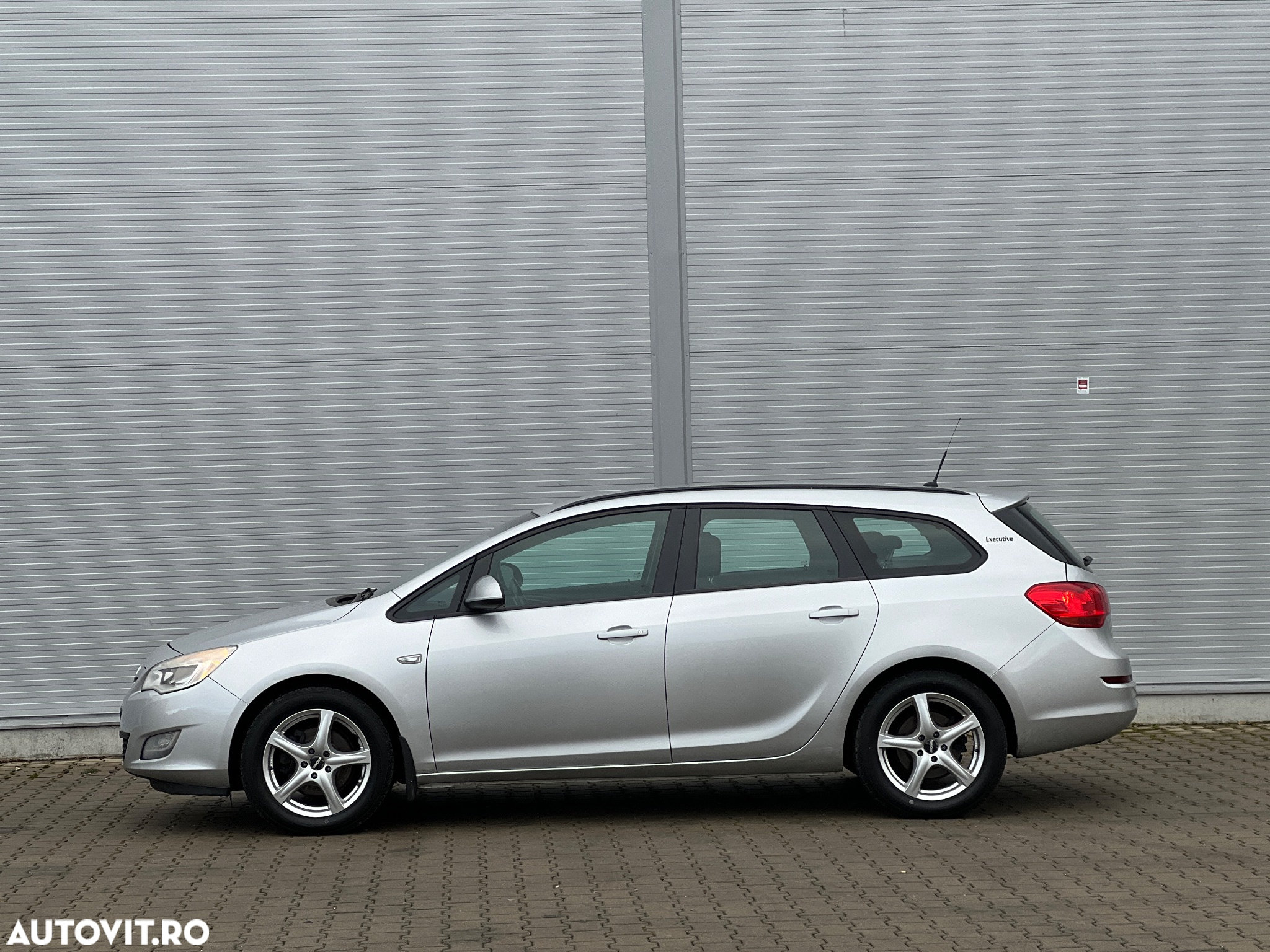 Opel Astra 1.7 CDTI DPF Sports Tourer Exklusiv - 2