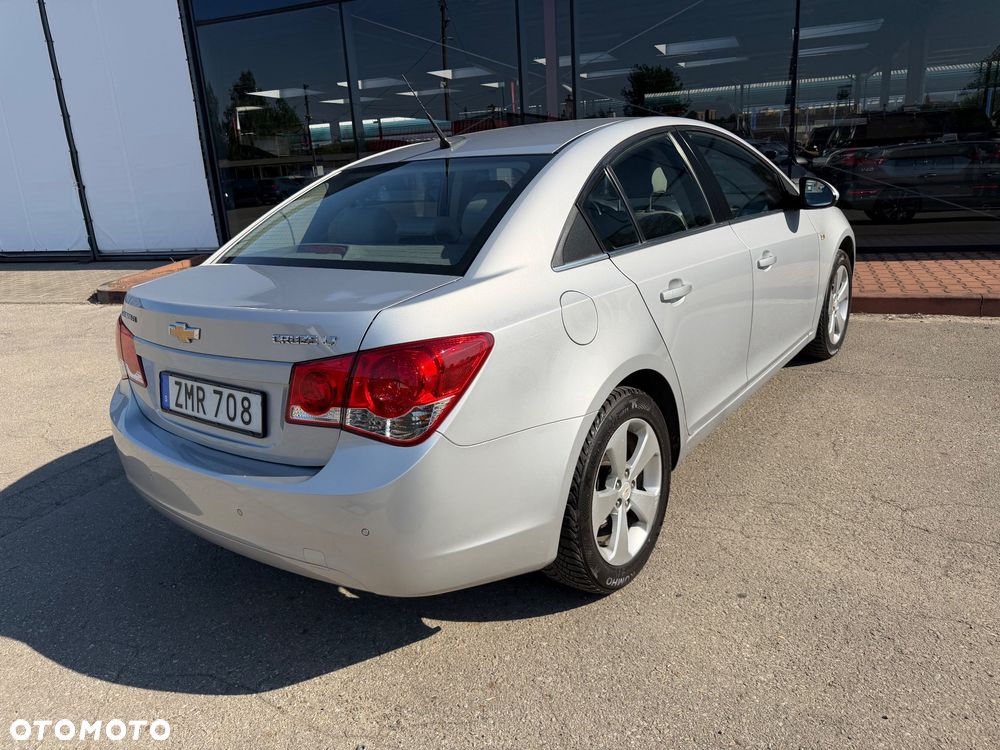 Chevrolet Cruze 1.8 LT+ - 11