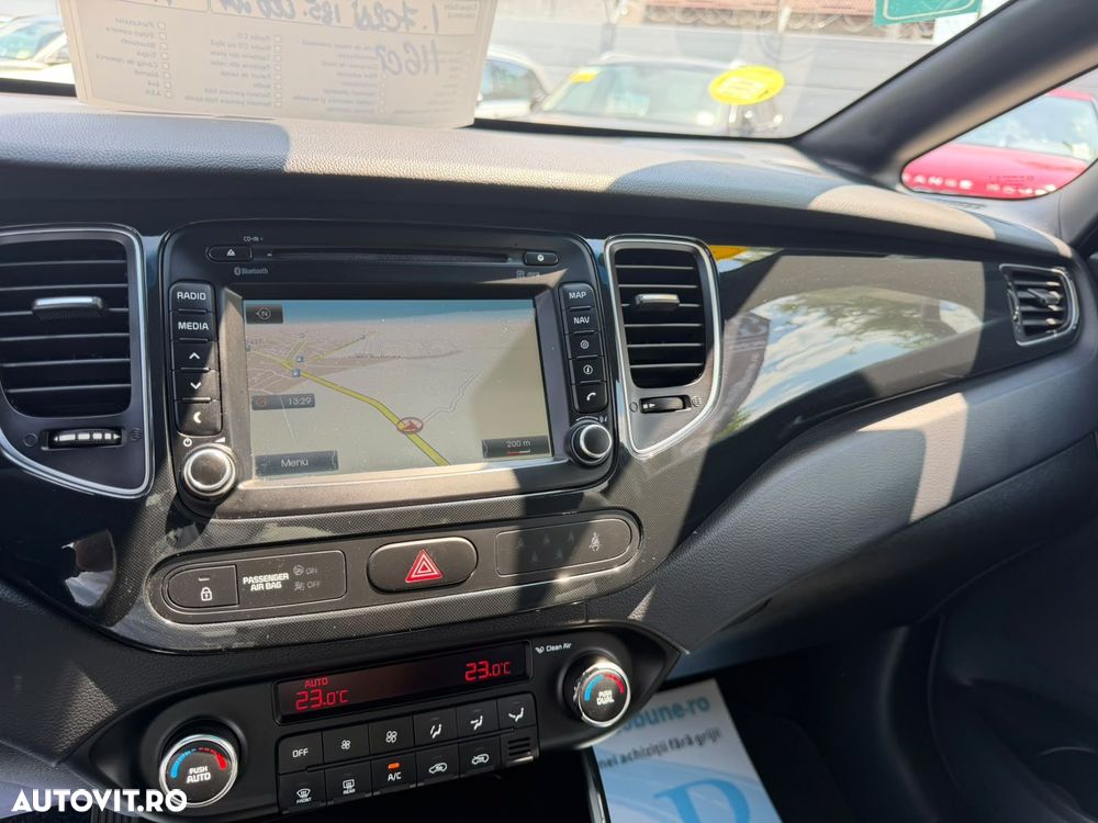 Kia Carens - 12