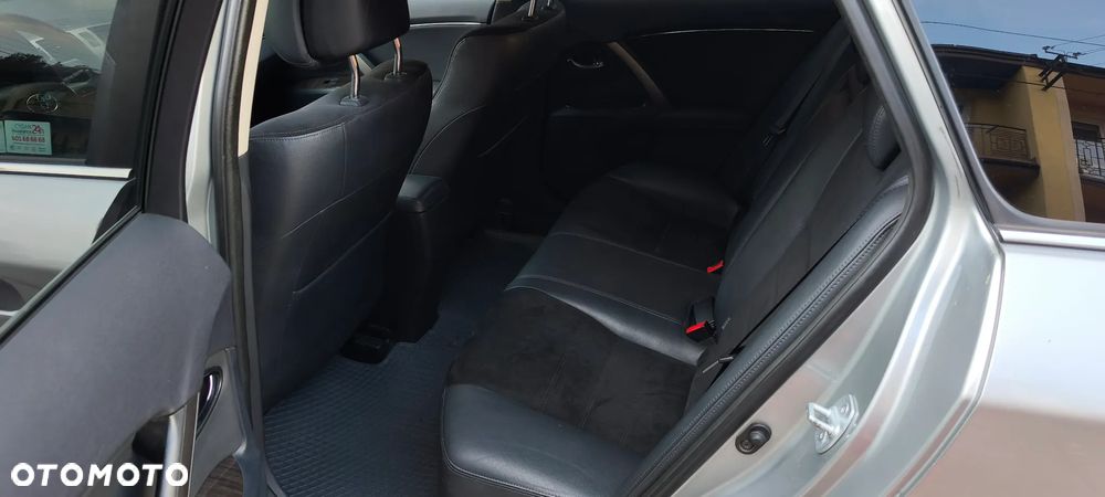 Toyota Avensis 2.0 D-4D Premium - 8