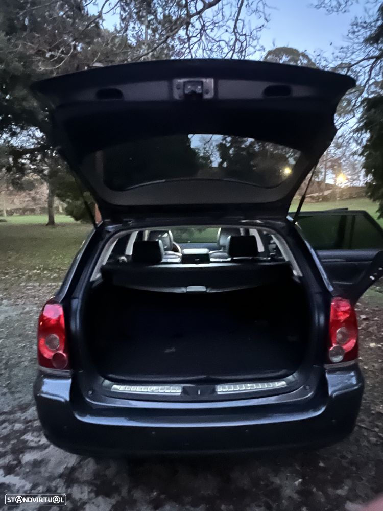 Toyota Avensis SW 2.2 D-4D - 16