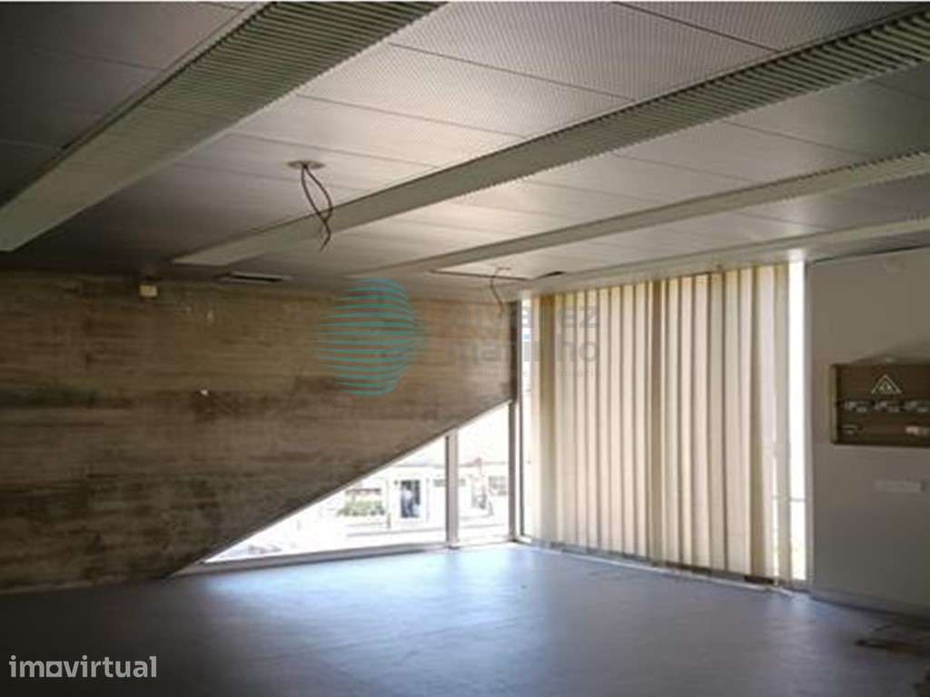 Edifício destinado a comércio, localizado no centro da Malveira - Grande imagem: 5/11