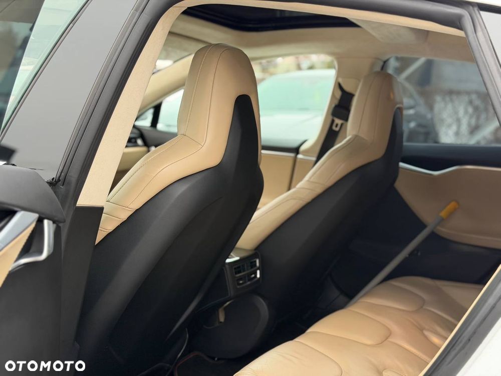 Tesla Model S - 5