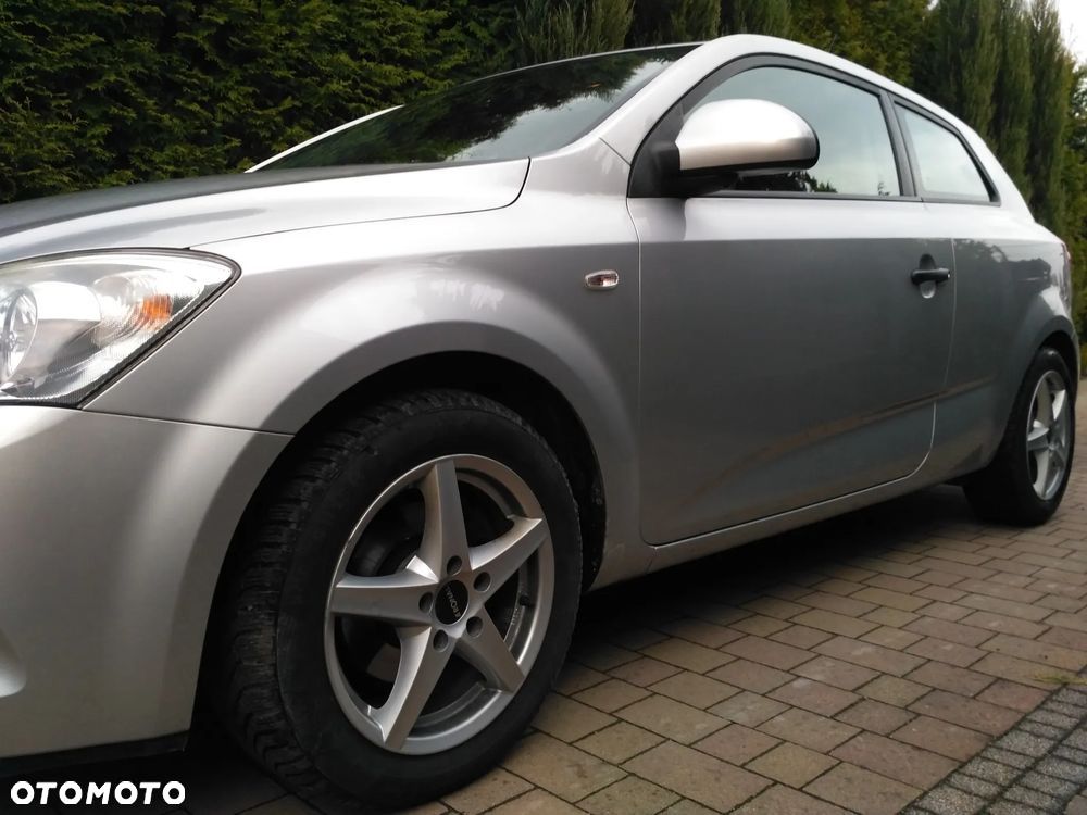Kia Ceed - 4