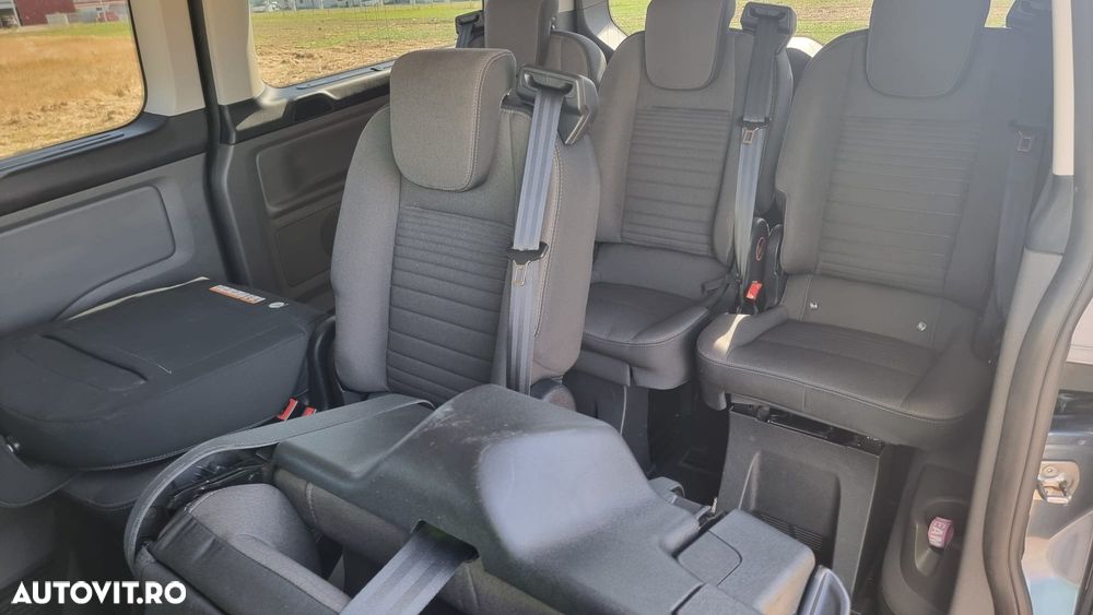 Ford Tourneo Custom - 11