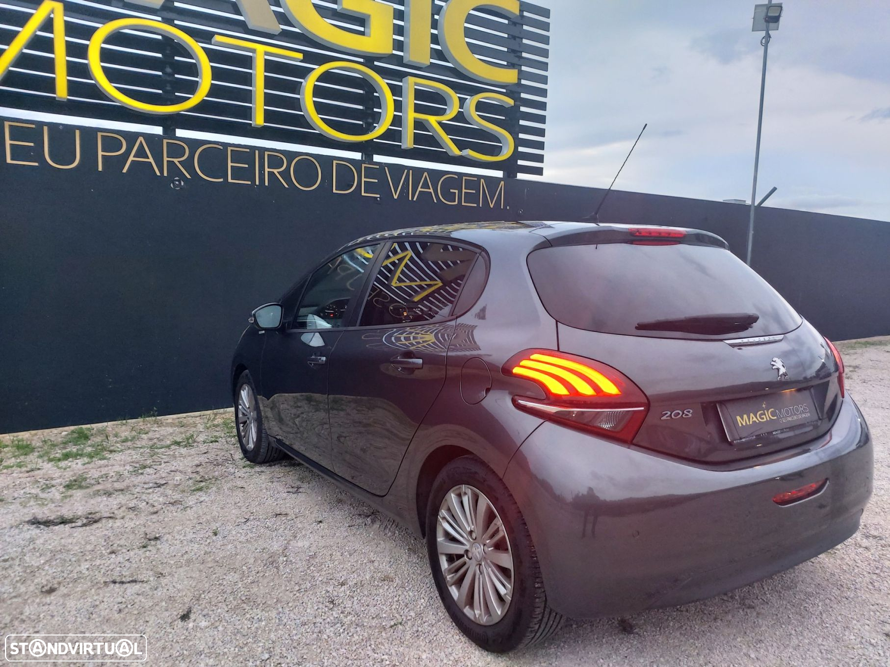Peugeot 208 - 5