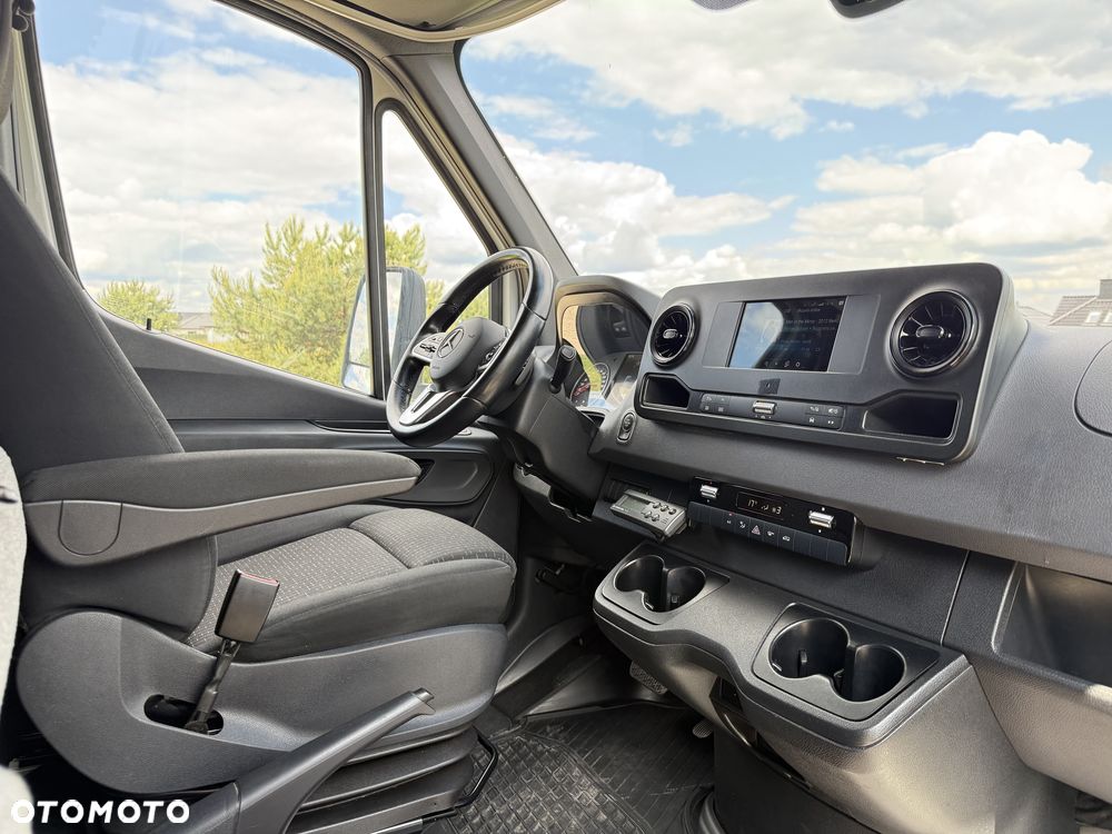 Mercedes-Benz Sprinter - 16