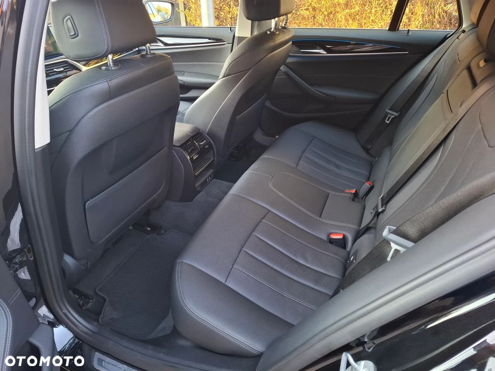 BMW Seria 5 530e Luxury Line sport - 14