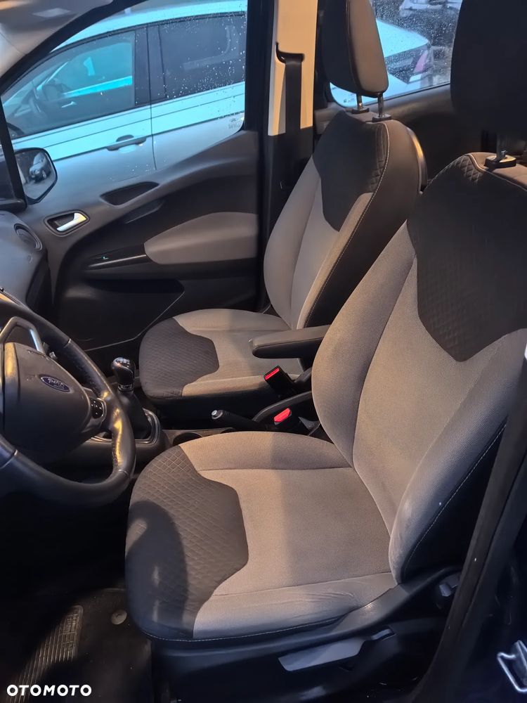 Ford Tourneo Courier - 15