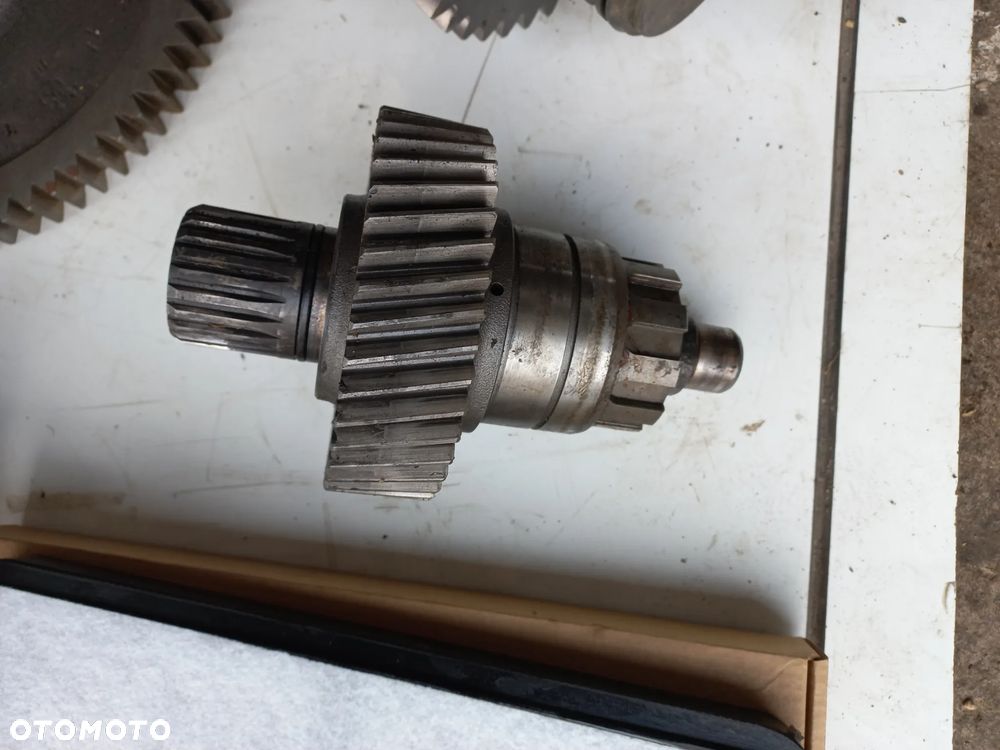 Części Agco Valtra,Massey,Fendt Obudowa PTO M934152220300,koło zębate,ACV079246A,SIŁOWNIK TUZA,OGNIBENE,ACV3867420,ACX2728610,4293088M1,CZUJNIK PALIWA,ACX2728590,10911060,0046106100000,934152221020,przekładnia czołowa,filtr kabinowy,acw2380980.acw1481500,chłodnica wody,ACV0303150. - 17