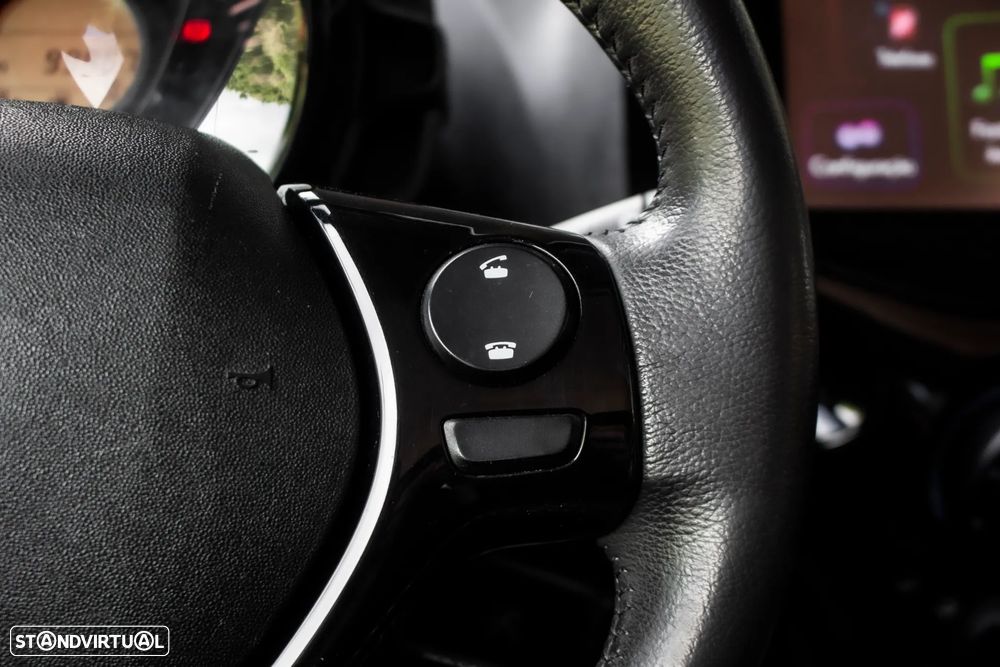 Peugeot 108 1.2 PureTech Top! Allure - 15