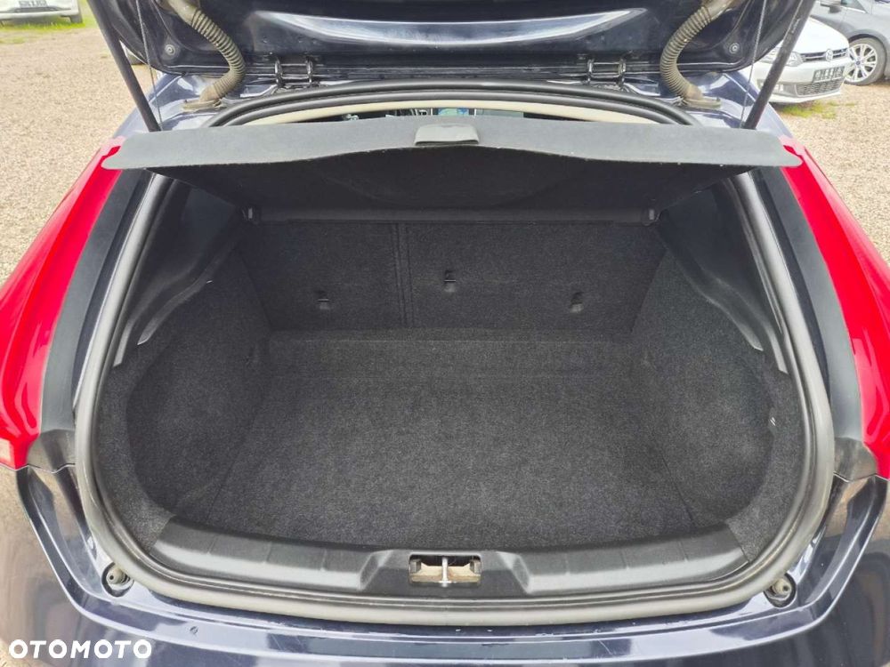 Volvo V40 T2 Momentum - 17