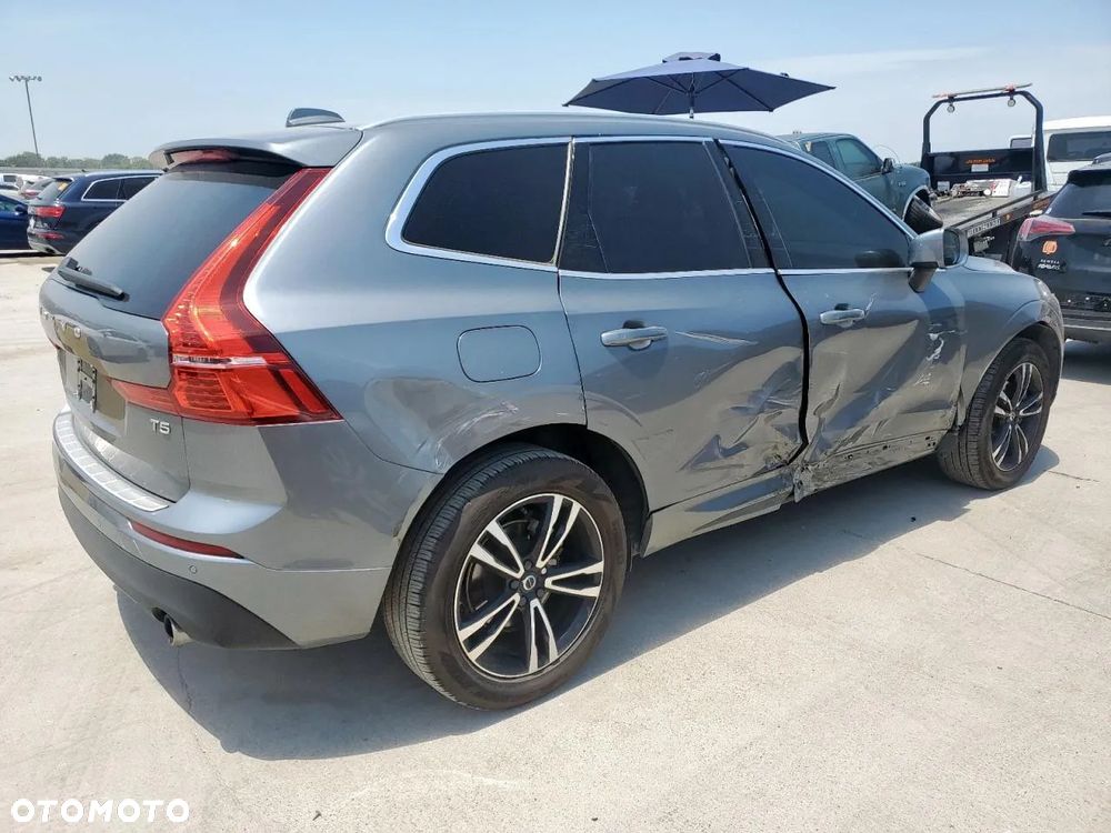 Volvo XC 60 T5 AWD Momentum - 4