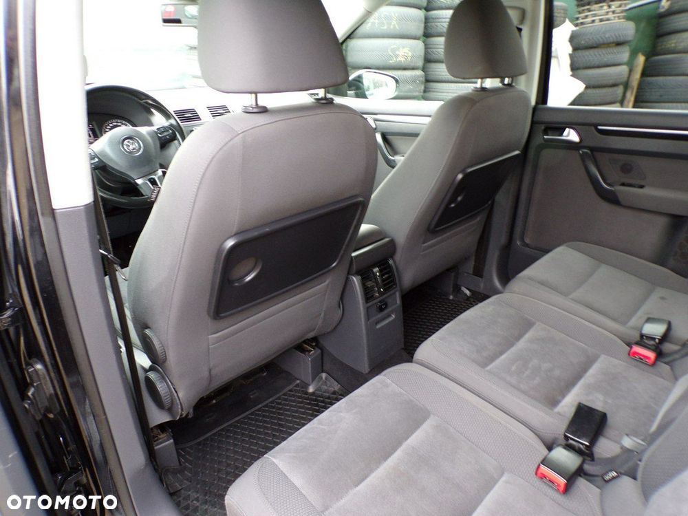 Volkswagen Touran - 25
