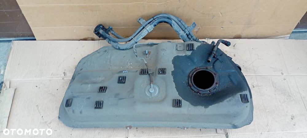 Zbiornik paliwa bak Hyundai IX35 2.0 CRDI 31100-2Y030 - 1